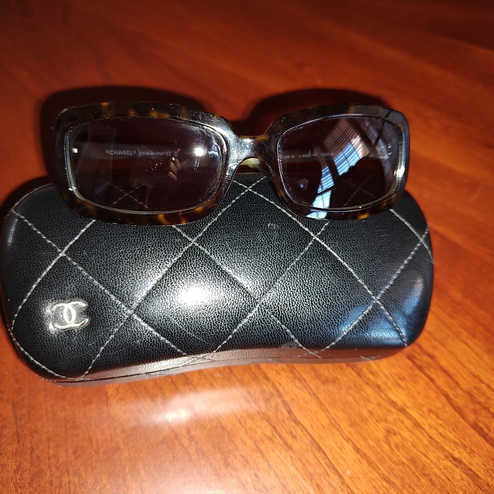 Chanel sunglasses with Swarovski crystals - Picture 5 of 9